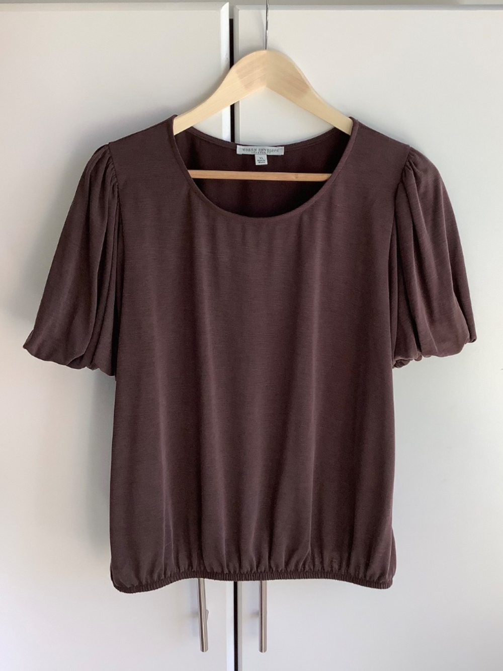 Green Envelope, Brown Blouse, Size XL, Made in Mexico.
